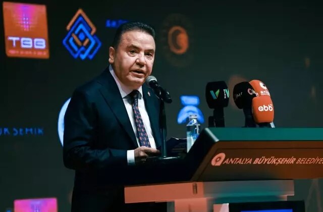 Antalya Büyükşehir Belediye Başkanı Muhittin Böcek yeniden hastaneye kaldırıldı