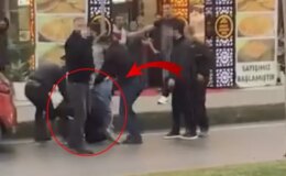 Aralarına alıp acımasızca dövdüler: Bir kişiye bu kadar kişi saldırır mı!
