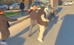 Arnavutköy’de trafikte yumruklu kavga kamerada, cadde boks ringine döndü