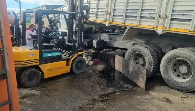 Aydın’da kamyon damperinin altında kalan tamirci ve şoför öldü