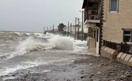 Ayvacık’ta kara ile deniz birleşti