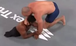 Bacakları olmayan rakibini boğarak pes ettirdi