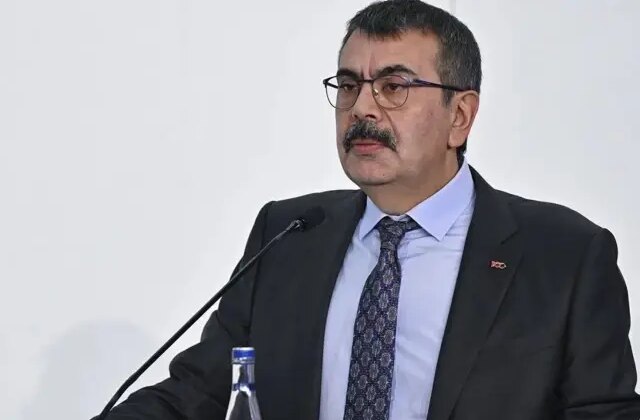 Bakan Tekin: Bildiri yayınlayan 168 kişi için dava açtık