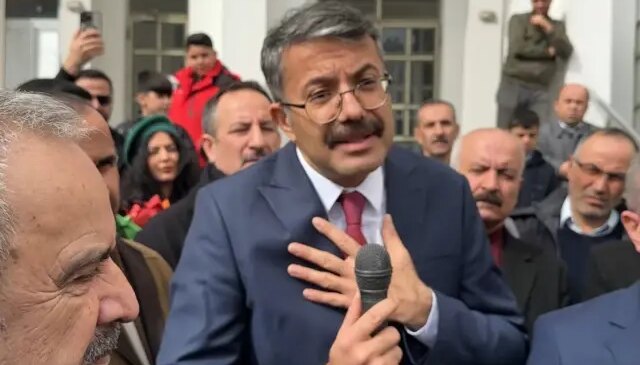 Bakan yardımcılığına atanan Vali Ali Çelik’ten Hakkari’ye hüzünlü ve gururlu veda