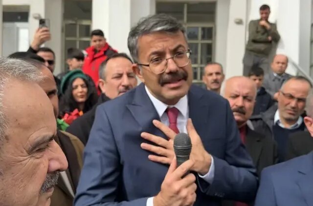 Bakan yardımcılığına atanan Vali Ali Çelik’ten Hakkari’ye hüzünlü ve gururlu veda