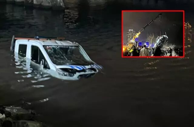 Bakırköy’de kaza yapan zabıta aracı denize düştü