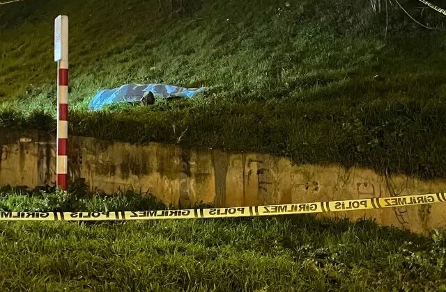 Bayrampaşa’da otoyol kenarında erkek cesedi bulundu