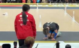 Beğeni yağıyor! Herkesin önünde eğilerek özür diledi