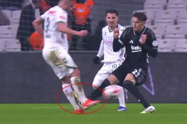 besiktas ta ilk macinda kirmizi kart goren 19542941 8841 o