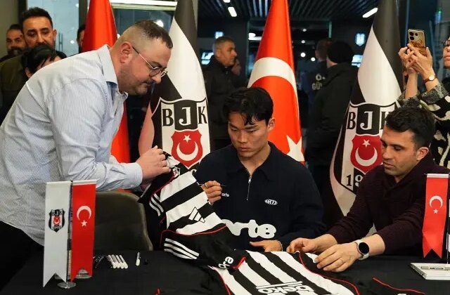 Beşiktaşlı taraftarlar, Hyeon-gyu Oh’un imza gününe akın etti