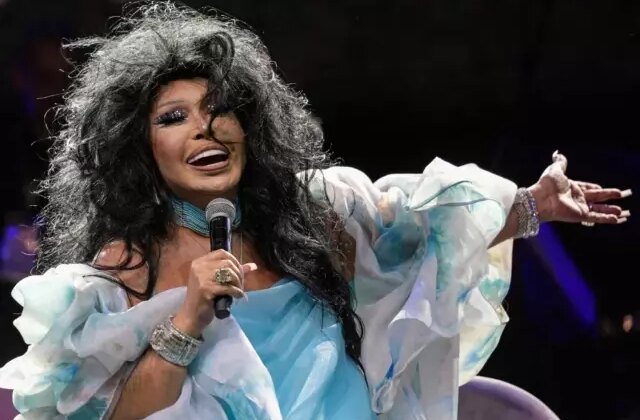 Bülent Ersoy’un Ramazan hediyesi şaşırttı: Işıltılı peçetelik