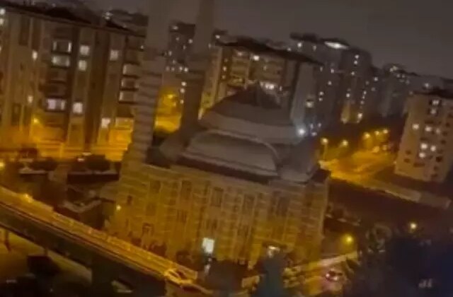 Cami hoparlöründen yükselen ses mahalleliyi şoke etti