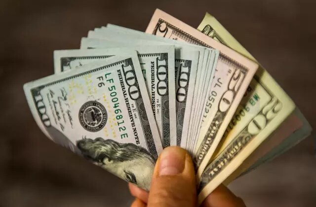 Cebinde 735 doları olan bu ülkede artık milyarder sayılıyor