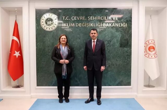 CHP’li Burcu Köksal’dan Bakan Kurum’a ziyaret