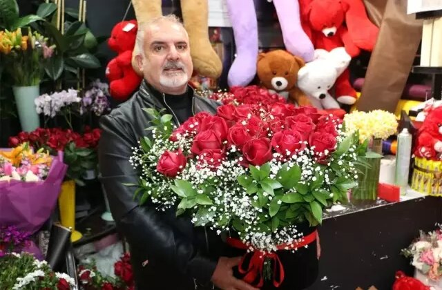 Çiçekçilerde 14 Şubat mesaisi: Bir buket 7 bin TL!