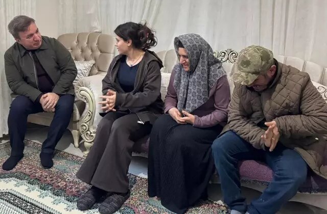 Valiyi ağlatan fedakarlık! Özel gereksinimli abla ve ağabeyine hayat oldu