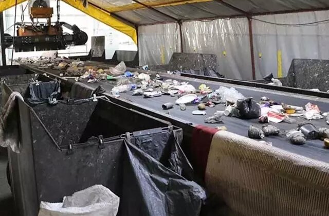 Çöp ayrıştırma bandında yeni doğmuş bebek cesedi bulundu