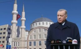 Cumhurbaşkanı Erdoğan’a cuma namazında sürpriz! CHP’li başkan da vardı