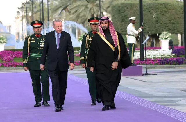 Cumhurbaşkanı Erdoğan, Suudi Arabistan’da resmi törenle karşılandı