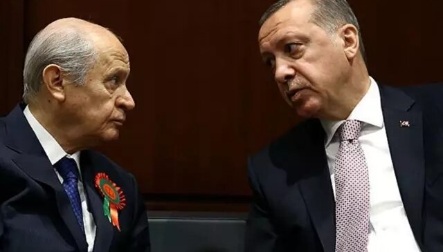 Cumhurbaşkanı Erdoğan ve Devlet Bahçeli’den depremzede aileye sürpriz ziyaret