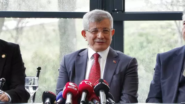 Davutoğlu, 6 partili yeni ittifak için işareti verdi: Türkiye’nin 3’üncü bir yola ihtiyacı var