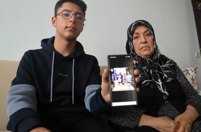 Depremde 3 kardeşini, annesini ve babasını kaybeden Furkan aile fotoğrafından geriye tek kaldı