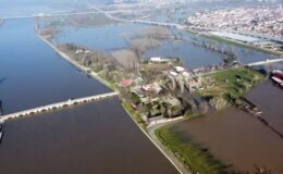 İki ilde kırmızı alarm! Tahliyeler başladı, yollar kapandı