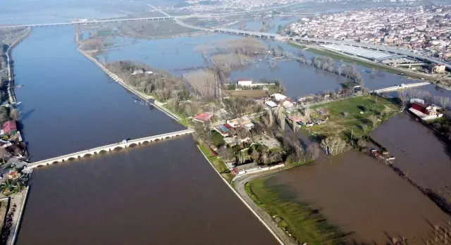 İki ilde kırmızı alarm! Tahliyeler başladı, yollar kapandı