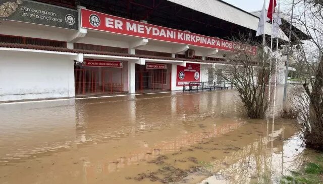 Edirne’de nehirlerin debisi arttı, ‘turuncu alarm’ verildi; Sarayiçi’ni su bastı