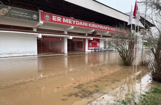 Edirne’de nehirlerin debisi arttı, ‘turuncu alarm’ verildi; Sarayiçi’ni su bastı