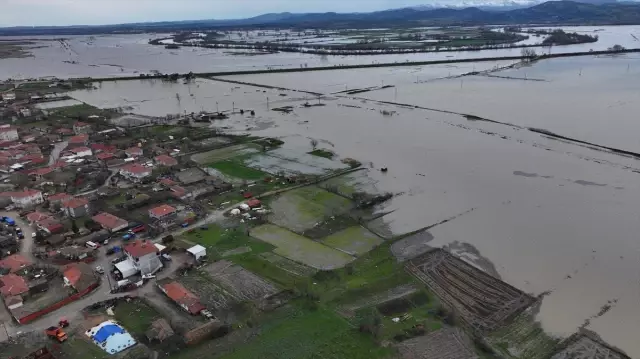 Edirne’de yatağından çıkan Tunca ve Meriç tarım arazilerini sular altında bıraktı