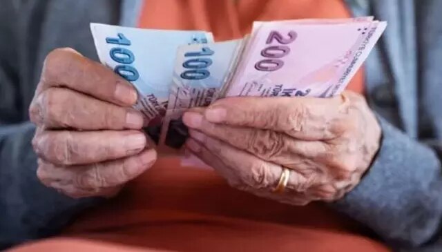 Bayram ikramiyesi belli gibi! Emekli için masada 3 farklı senaryo var