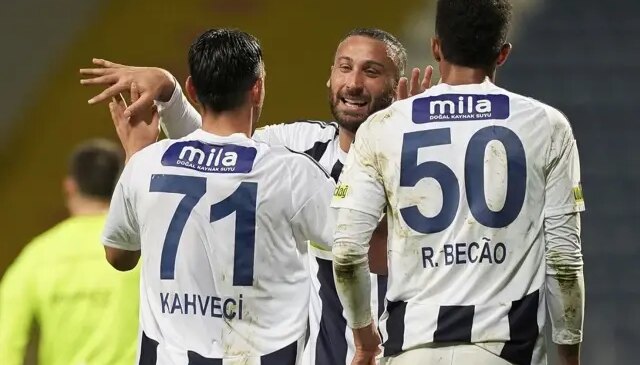 Emre Belözoğlu muradına erdi! 5 gollü Haliç derbisinde kazanan Kasımpaşa