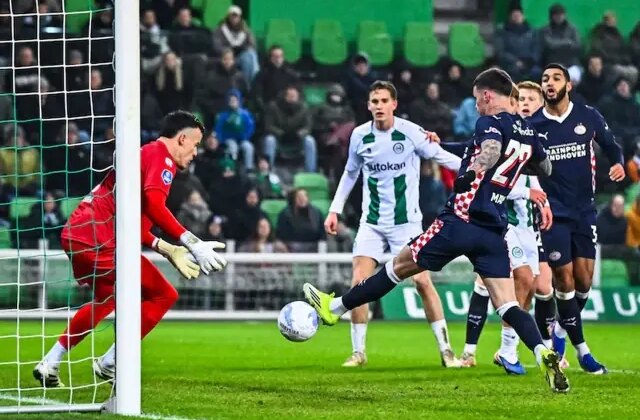 En yakın rakibe 17 puan fark attılar! PSV Eindhoven şampi…