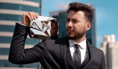 Enes Batur gözaltına alındı