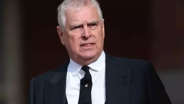 Epstein bağlantısı nedeniyle gözaltına alınmıştı! İngiltere’de eski Prens Andrew’un taht sırasından çıkarılabileceği iddiası