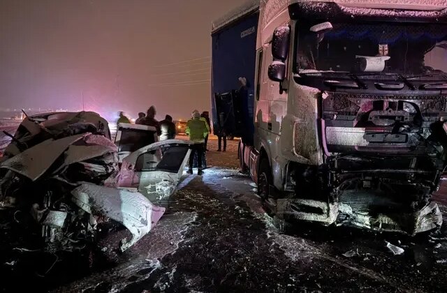 Erzurum’da katliam gibi kaza: 4 kişi feci şekilde can verdi