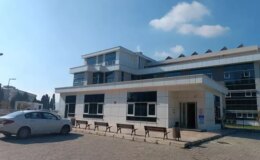 İzmir’de evinin önünde silahlı saldırıya uğrayan genç hayatını kaybetti