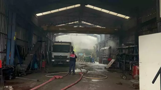 Eyüpsultan’da yangın: Alevler 3 işyerine sıçradı