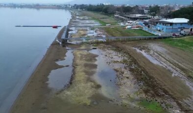 Fabrikaların tonlarca su çektiği İznik Gölü 200 metre çekildi