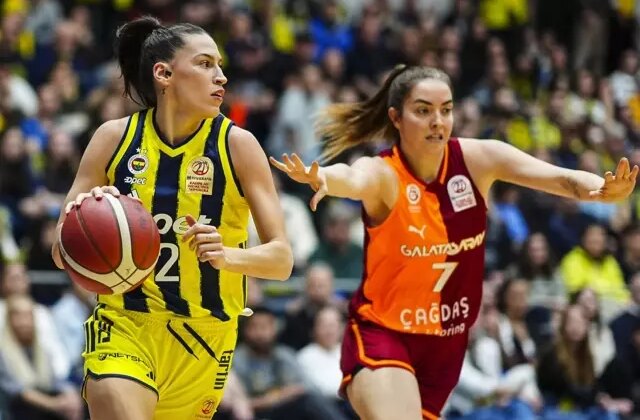 Fenerbahçe, Galatasaray’ı zorlu derbide devirdi