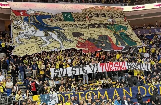 Fenerbahçe tribünlerinden Partizan’a okkalı cevap