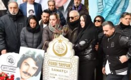 Ferdi Tayfur’un mezarı başında çekilen fotoğraf torununu çıldırttı: Hepiniz yalancısınız