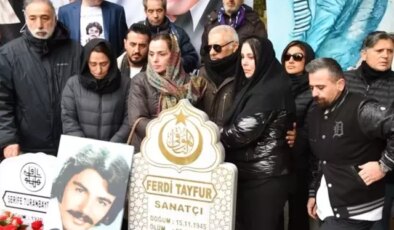 Ferdi Tayfur’un mezarı başında çekilen fotoğraf torununu çıldırttı: Hepiniz yalancısınız