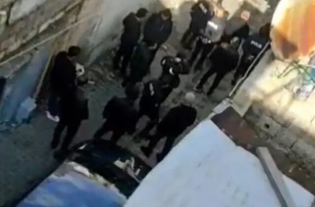 Gündüz vakti girdikleri evde 2 kadını feci şekilde darbettiler