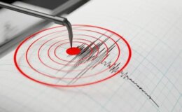 Hatay’da korkutan deprem! Çevre illerde de büyük panik yaşandı