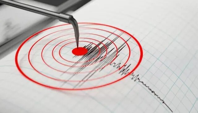 Hatay’da korkutan deprem! Çevre illerde de büyük panik yaşandı