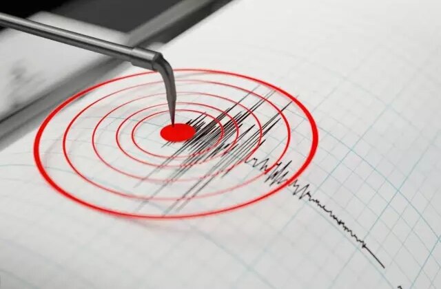 Hatay’da korkutan deprem! Çevre illerde de büyük panik yaşandı