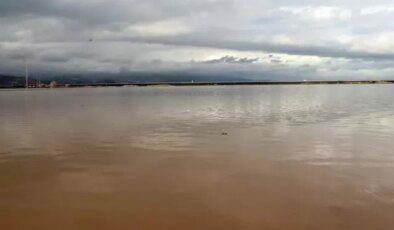 Hatay’da sağanak yağış tarım arazilerini vurdu