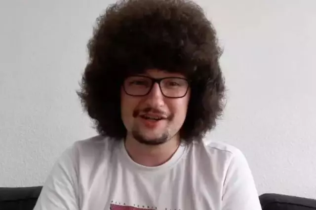 herkes onu konusuyor 1 5 yil sonra saclarini 19550628 1242 o